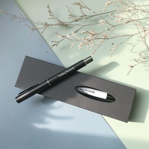 【團購商品，100件起做 】淡江校名草寫輕巧原子筆_迷霧黑(手工盒需另加購)