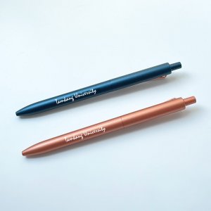 【麗文書局獨賣】淡江校名草寫耀金原子筆(手工盒需另加購)